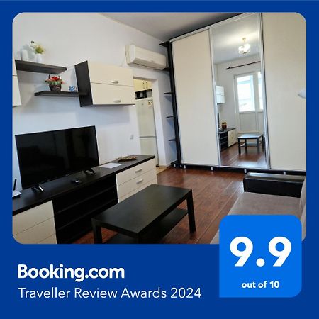 Charming Apartment With Private Terrace Бухарест Екстер'єр фото