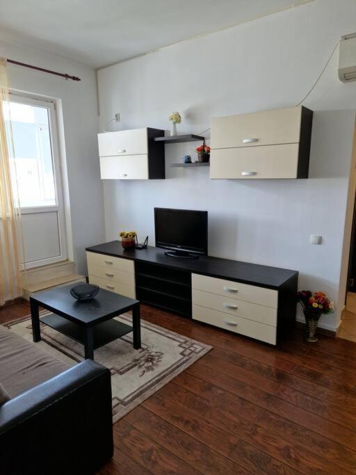 Charming Apartment With Private Terrace Бухарест Екстер'єр фото