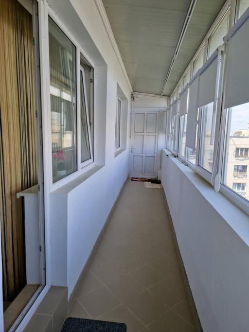 Charming Apartment With Private Terrace Бухарест Екстер'єр фото