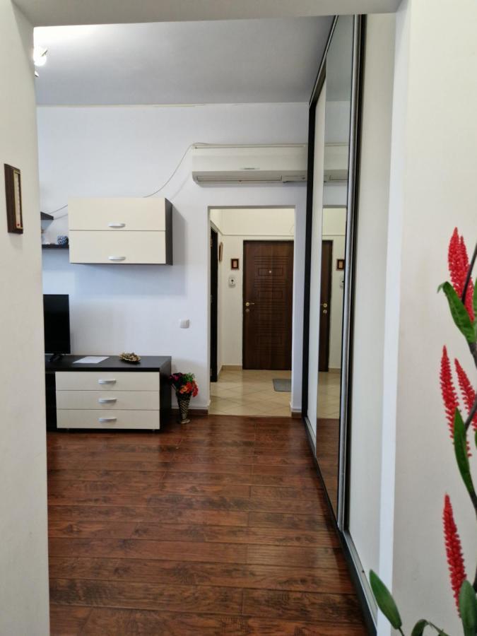 Charming Apartment With Private Terrace Бухарест Екстер'єр фото